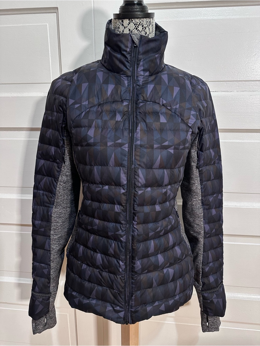 Lululemon Fluff Off Down Jacket Size 6 Stained Glass Love Nightfall Black $198